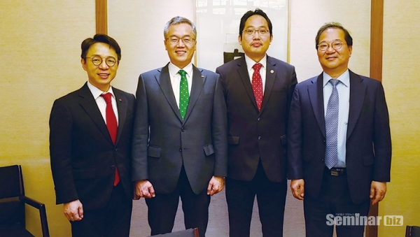 (좌부터) 최혁용한의협회장,이상훈치협회장,최대집의협회장,김대업약사회장