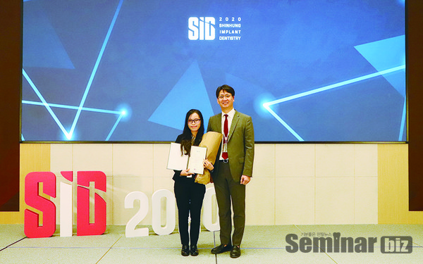 대상수상자(좌) 김현종 SID조직위원장 (우)