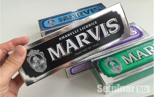 흡연자들에게 특히 추천된다는 감초함유 ‘마비스 블랙’치약(이탈리아).