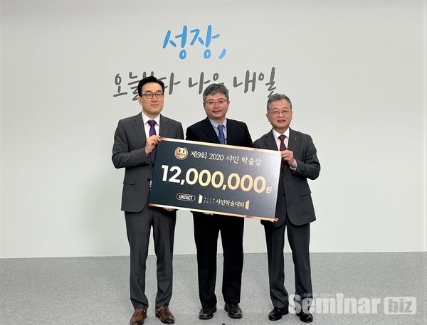 좌측부터 정현성 조직위원장, 최성백 원장, 이용익 대표이사