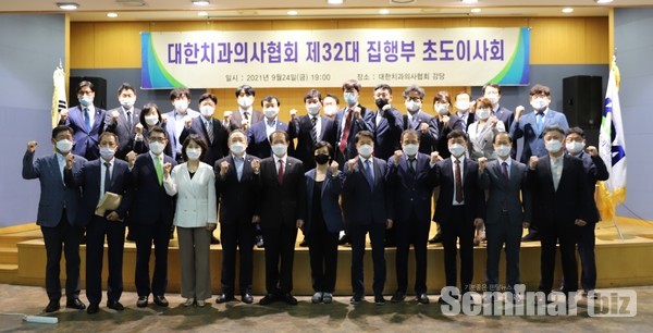 제32대 집행부임원구성이 완료됐다. 31대 잔류임원들의 더이상의 딴지는 없어야 한다는 것이 회원의 요구사항이다.