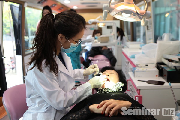 취약계층 대상 찾아가는 치과서비스 모습.
