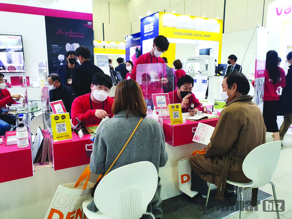 CDC2021에서 하이니스 임플란트는 인기를 끌었다.