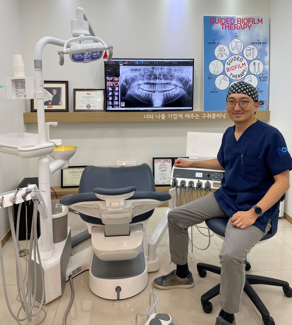 △ bright Alone 앞에서 박정현 원장