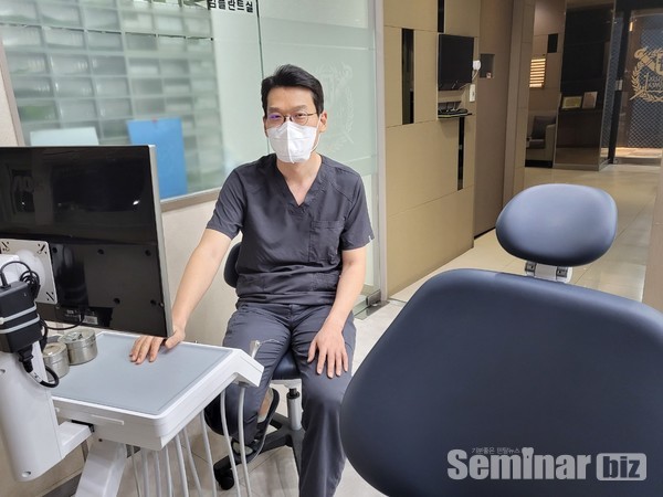 bribht Alone 앞에서 정신형 원장