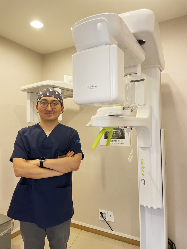 △ rainbow CT 앞에서 박정현 원장