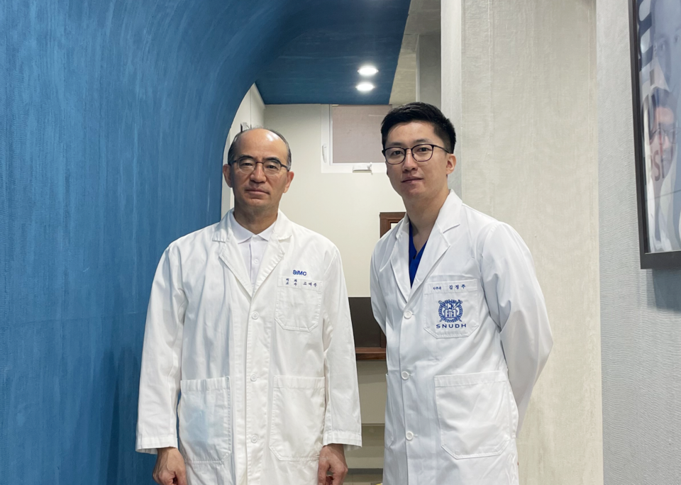 고여준 원장(좌) 김정주 원장(우)