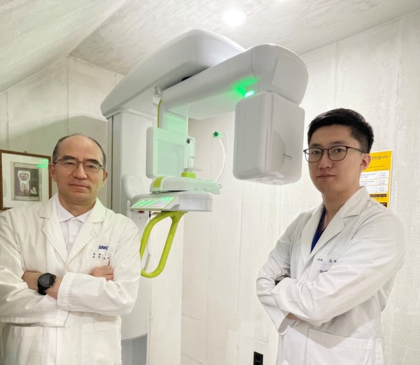 rainbow CT앞에서 고여준  원장,  김정주  원장