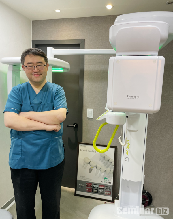 △ rainbow CT 앞에서 민경만 원장