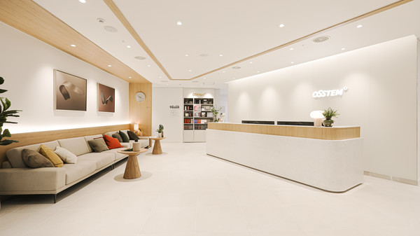 오스템 본사에 마련된 65평 규모의 모델치과 대기실 전경