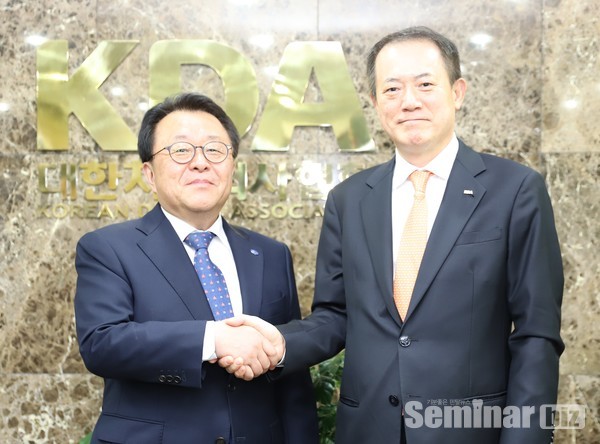 (좌) 대한치과기공사협회 주희중회장, (우)대한치과의사협회 박태근회장