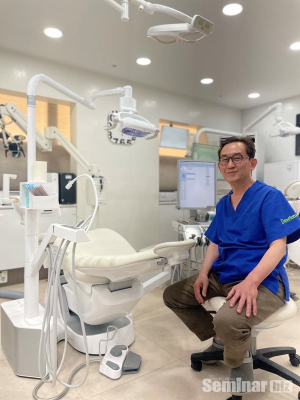 bright Alone앞에서 김병우 원장