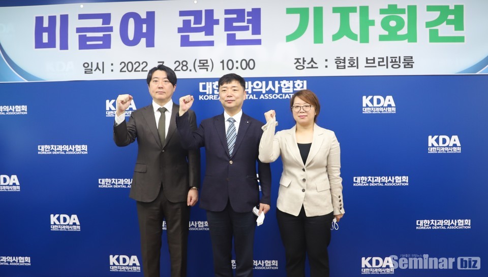 (좌부터)이창주 치무이사, 신인철 비대위원장, 이미연 홍보이사