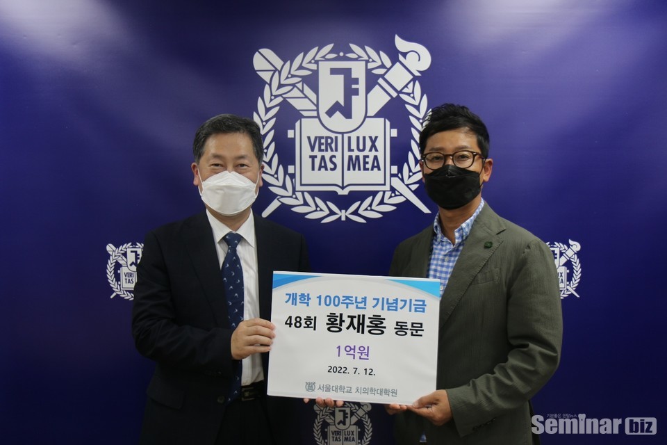 (좌) 권호범 학장, 황재홍 원장(우)