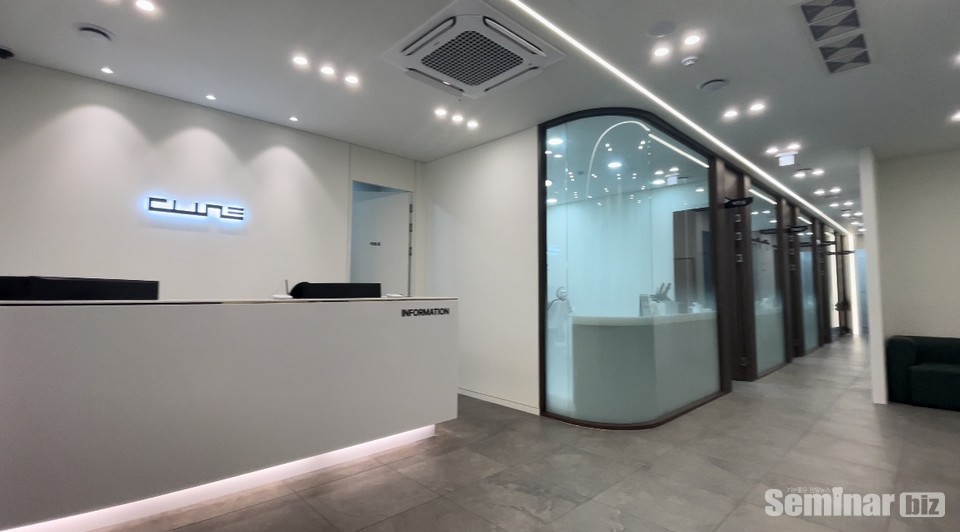 이대기 원장은 덴티움의 제품을 사용하고 있으며 이번에 인테리어도 덴티움을 선택했다.