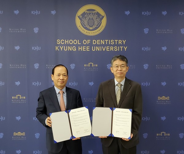 이창영 덴티움 대표(좌), 허 익 회장(우)