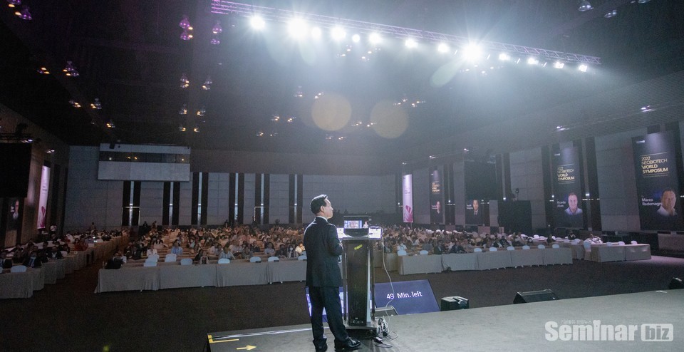 허영구 대표는 ‘Looking back on the dec ade, Looking forward to the decade’를 주제로 과거 SCRP를 포함해 SCA, SLA가 세계 최초 개발되면서 치과계에 Sinus 혁명을 일으켰다.