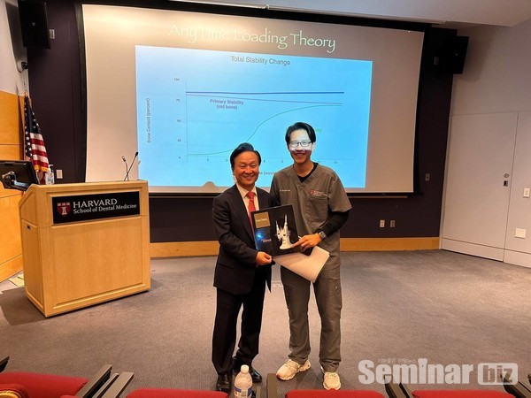 △ 허영구(네오바이오텍) 대표(좌), 김민준(하버드치과대학 부교수) 박사