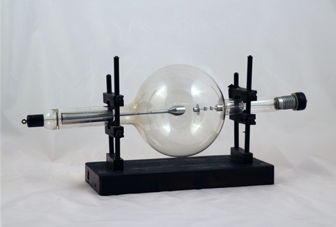 1900년대 초기의 X-Ray tube 모습