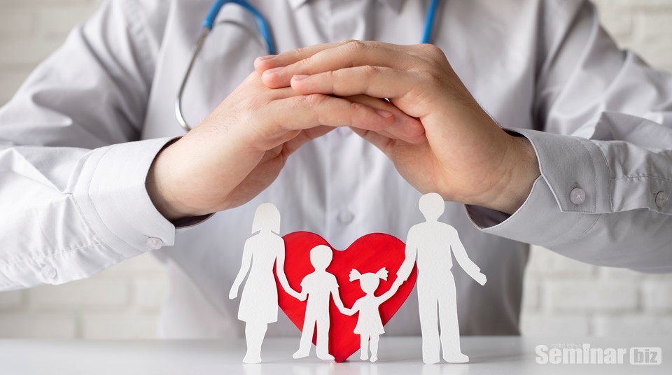 미래의 치과계 파이 확대를 위해서는 치과건강보험을 지속적으로 확대해 나가아 한다고 신상완 교수는 조언했다. 