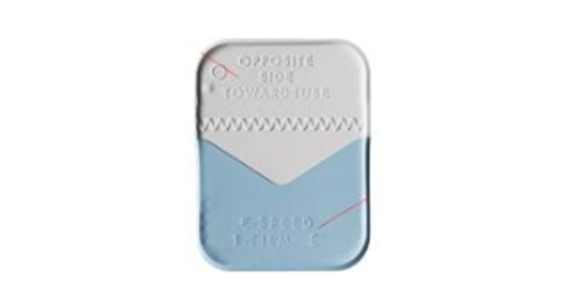 현상과정이 필요한 구내 표준필름. 필름 뒷면에 방사선차단용 납 종이가 들어있다.