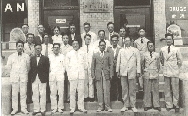 1936년 2차 도미직전. 서울에서 개최된 유한양행 주식회사 발족을 마치고 (앞줄에서 왼쪽 네번째가 유일한 박사)