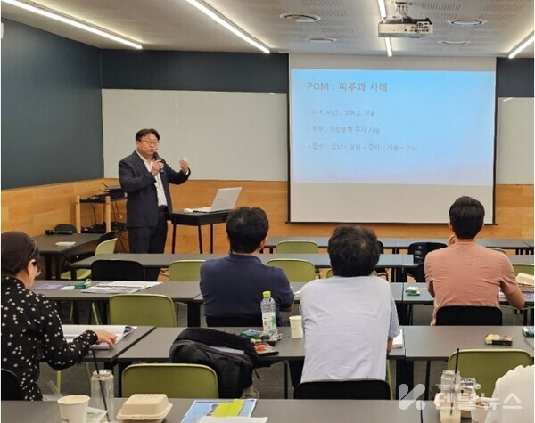 조정훈 원장이 경영적 차별화에 대해 설명하고 있다.