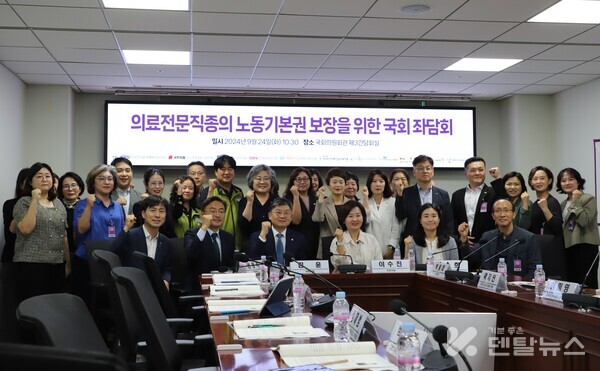 좌담회 참석자 단체 사진