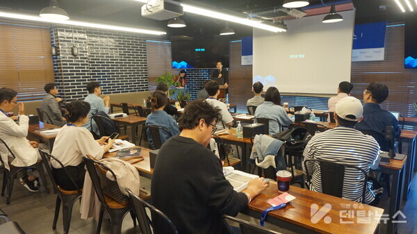 미니쉬치과병원 곽해성 대표원장이  미니쉬아카데미 오리엔테이션 강의를 진행하고 있다.