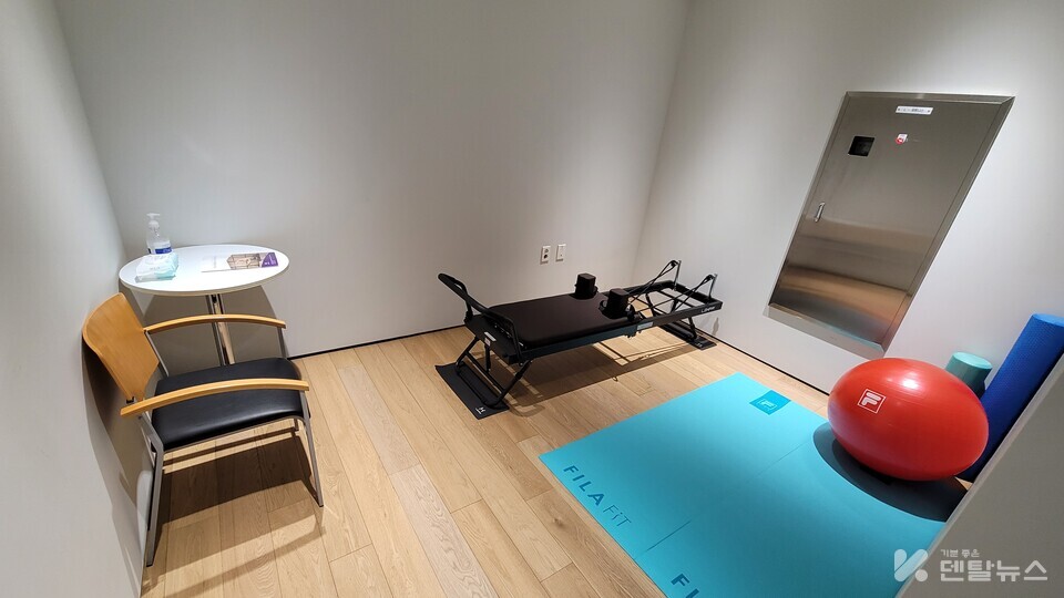 덴티움 사내 요가실