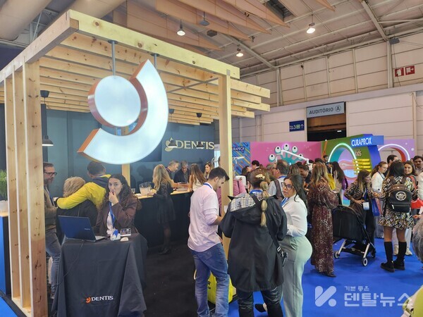 ‘OMD Congress 2024’ 덴티스 부스에 참관객들로 북적이고 있다.