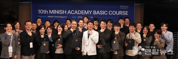 미니쉬아카데미 수료생 단체 사진 가운데가 강정호 대표 
