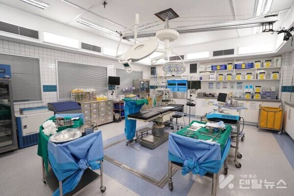 넷플릭스 시리즈 ‘중증외상센터’ 스튜디오 현장에 설치된 덴티스 루비스 수술등