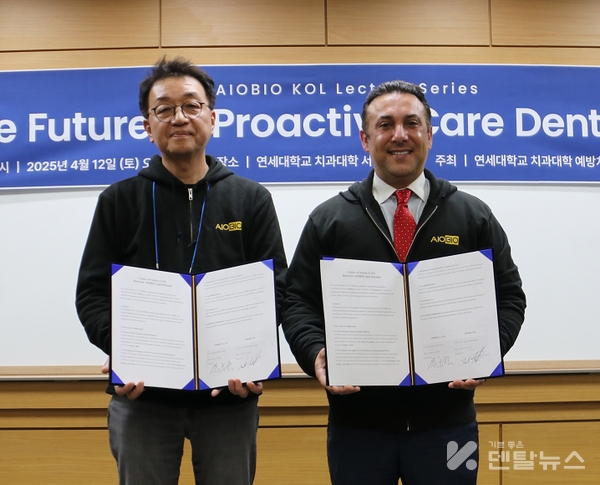 아이오바이오 윤홍철 대표(좌), Dentulu 아라시 하카미아 대표 (우)