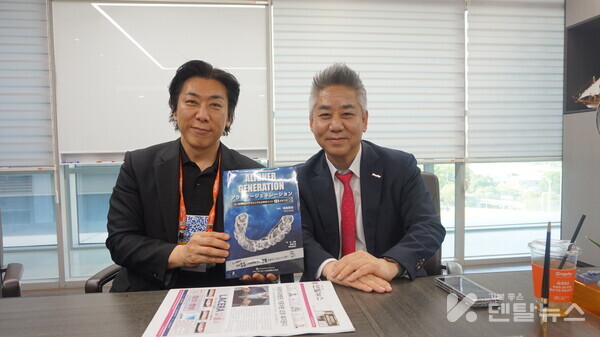 Dr. Kenji Ojima(좌측) 그래피 심운섭 대표 (우측)가  Ojima 선생의 저서를 들고 있다.