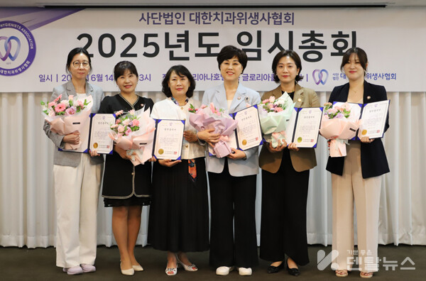 왼쪽부터 한지형 부회장 당선자, 유은미 부회장 당선자, 박금자 선관위원장, 박정란 협회장 당선자, 강경희 부회장 당선자, 전기하 부회장 당선자