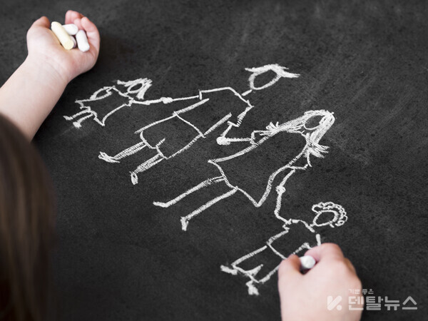 치아 개수 감소는 사망 위험 증가와 밀접한 관련이 있으며, 보철 치료는 생존율을 향상시키는 데 기여한다는 사실이 밝혀졌다.