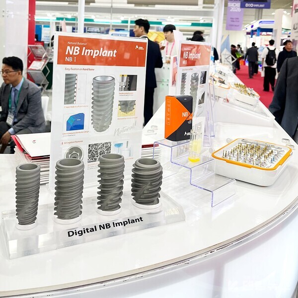 국내최초 CE MDR 인증받은 아름덴티스트리의 NB임플란트가 지난 SIDEX2025에서 선보였다. 