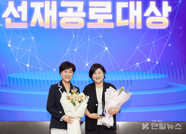 선재공로대상수상자인 홍선아 회원(오른쪽), 박정란 회장(왼쪽)