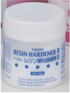 △  (그림 92) Rebase hardner의 powder를 소량 첨가한 따뜻한 용액에 3-5분 담가두어 polimerization이 촉진되도록 해주어 relining을 완성한다.