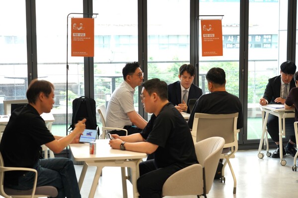 덴티스 OF ‘실전 개원 세미나’에서 개원 상담이 진행되고 있다.