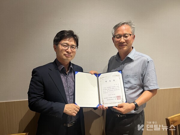 김창균 고문변호사(왼쪽) 이용근 회장(오른쪽) -덴탈뉴스 -