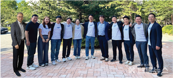 한국치주과학 교수협의회 교과서편찬위원회 위원장과 간사 위원들이  한자리에 모였다. 덴탈뉴스 