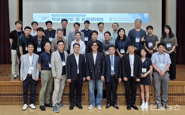 대한심미치과학회(회장 김진환)는 올해 인정의 교육원이 10주년을 기념하여 학술집담회및 홈커밍데이를 진행했다.덴탈뉴스