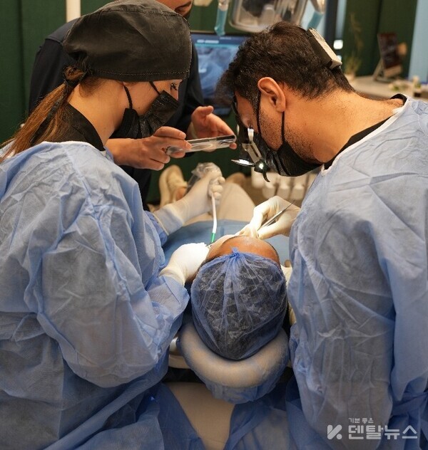  덴티움 아카데미 터키가 8월 16일 터키 아다나(Adana)에서 현지 파트너 두락덴탈(Durak Dental)과 함께 ‘Immediate Implant Surgery and Immediate Loading: Current Approaches and Digital Workflow’ 세미나를  개최했다. 덴탈뉴스