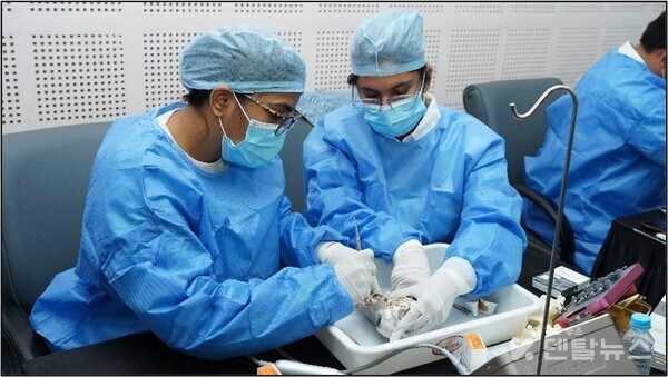 이번 연수 과정은 Dr. Shaleen Khetarpal과 Dr. Anurag Bhargava가 강연을 맡아 진행되었다. 덴탈뉴스