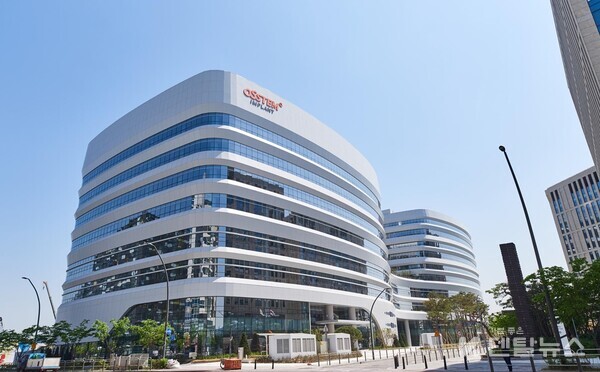 오스템임플란트는 임플란트 시스템을 비롯한 주요 품목들이 유럽연합(EU) 의료기기 규정(CE MDR, Medical Device Regulation) 인증을 획득했다. 덴탈뉴스