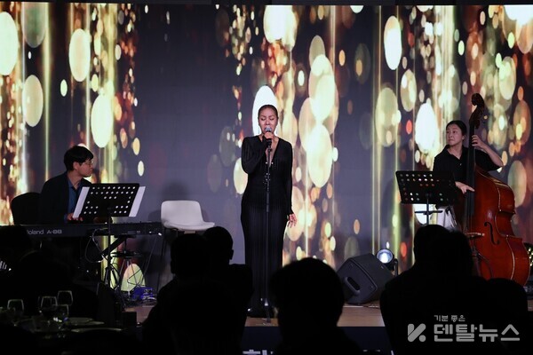 가수 인순이의 축하공연 . 덴탈뉴스 