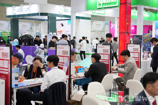 이번에 선보인 Master Fix는 2-piece 구조뿐만 아니라 Multi를 이용한 3-piece 타입도 사용 가능해 다양한 임상 상황에 유연하게 대응할 수 있다. 덴탈뉴스 