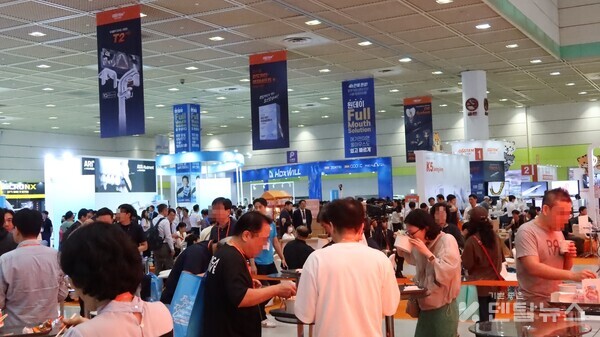 오스템은 GAMEX 2025 기간 부스를 방문한 고객들이 즐길 수 있는 다양한 이벤트도 진행해 관심을 끌었다. 덴탈뉴스